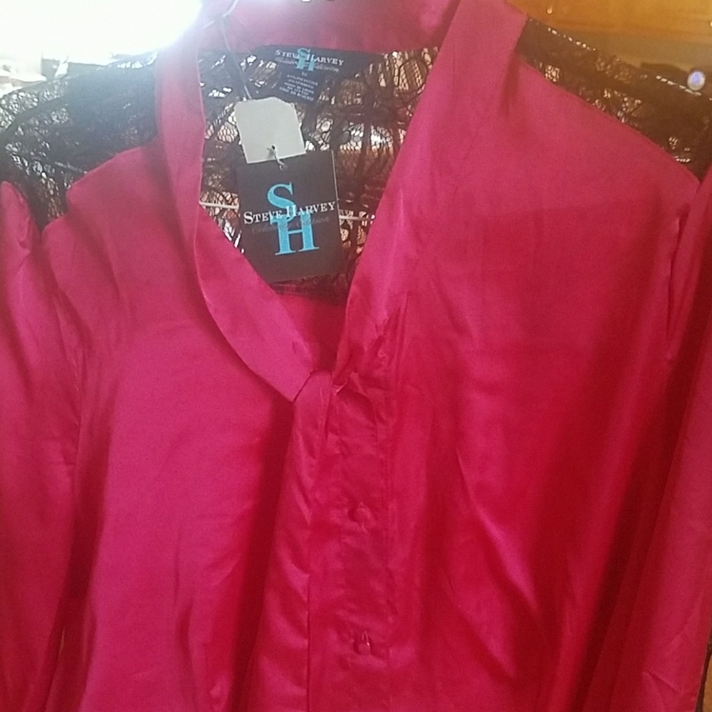 STEVE HARVEY. BLOUSE